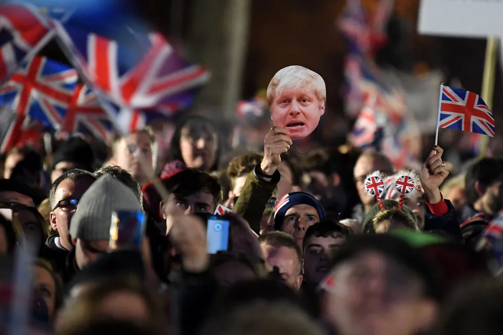 Briter jubler foran parlamentet under avskjeden med EU i januar 2020. Siden har mange kommet på andre tanker.