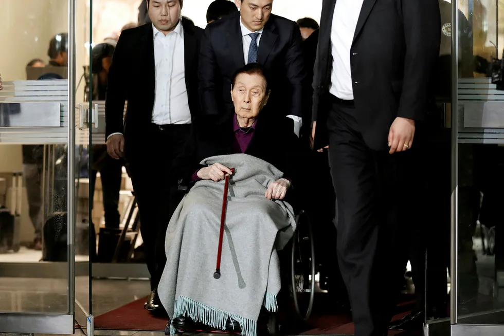 Grunnlegger Shin Kyuk-ho av Lotte Group i Sør-Korea ble dømt for korrupsjon i 2017. Han døde i helgen, men skal ikke ha etterlatt seg et testament. De to sønnene er ikke på talefot.