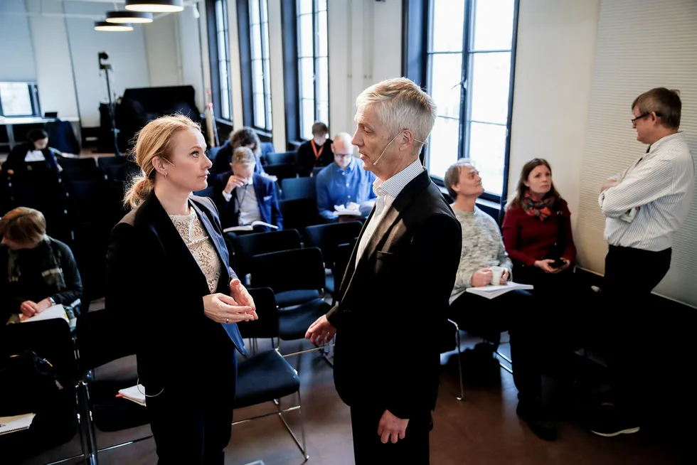 Torsdag formiddag mottok arbeids- og sosialminister Anniken Hauglie rapporten fra sysselsettingsutvalget. Steinar Holden, økonomiprofessor ved Universitetet i Oslo, har ledet utvalget.