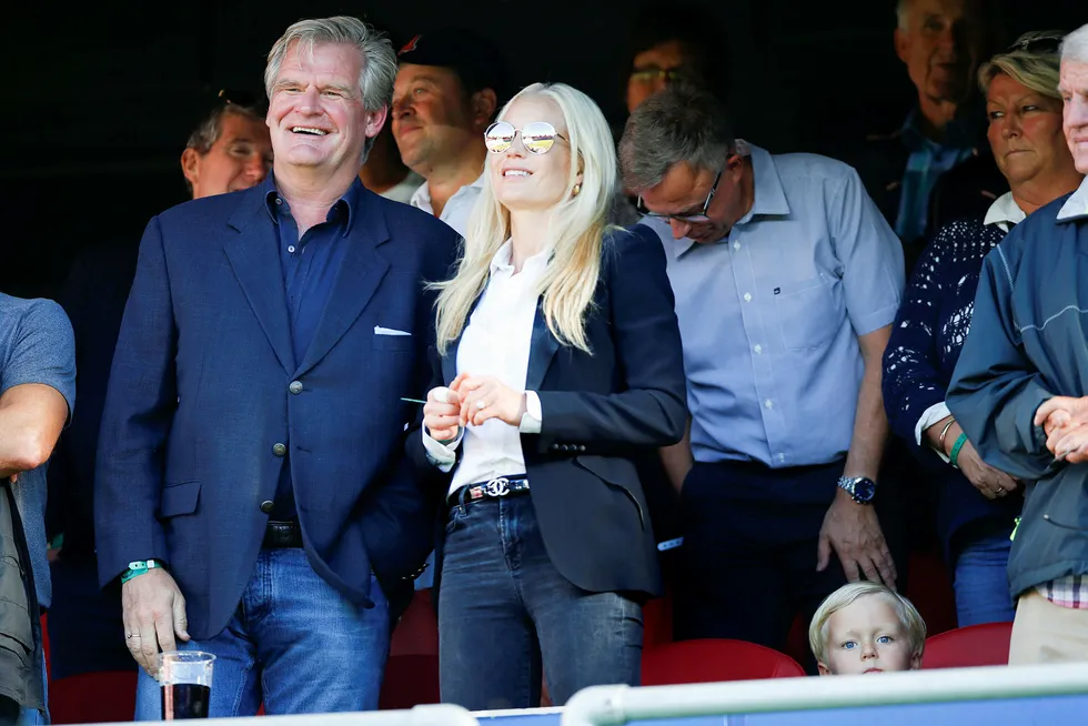 Forloveden til Celina Midelfart, Tor Olav Trøim, eier Vålerenga Fotball. Her er ekteparet avbildet på hjemmekamp mellom VIF og Brann.
