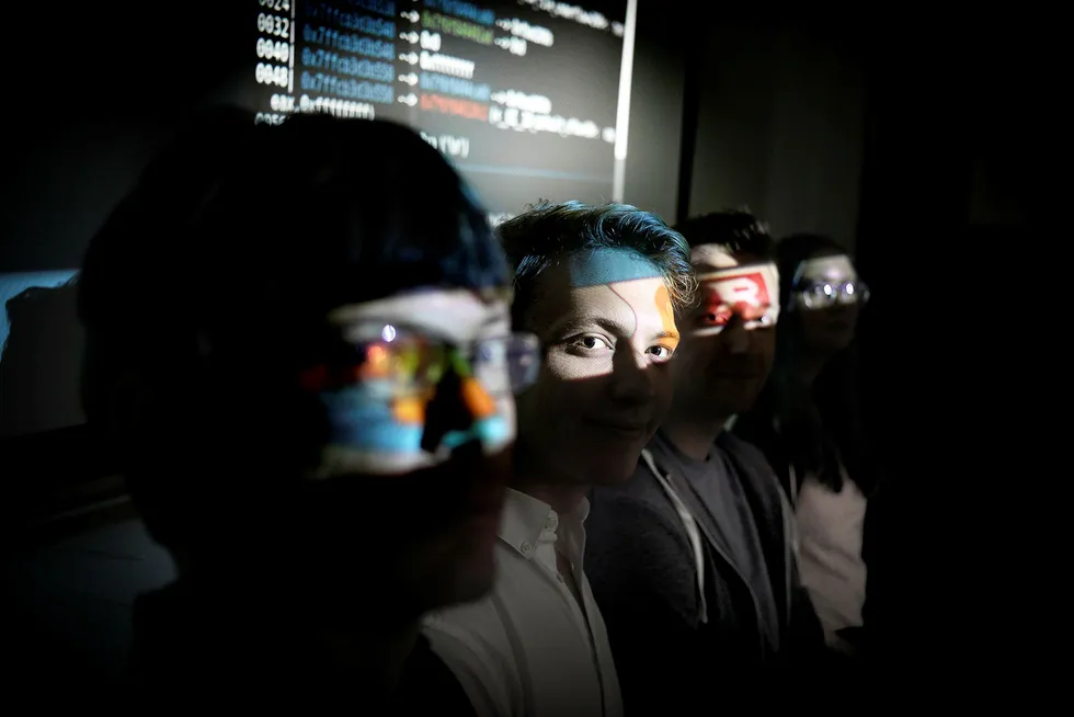 Hackehoder. Joakim Ihle Frogner (23), Marit Tokle (25), Laszlo Erdodi og Mathias Rørvik (23) (nederst) kniver med konkurrentene om å angripe nettsider når de deltar i internasjonale konkurranser med sin gruppe av «etiske hackere» fra Universitetet i Oslo.