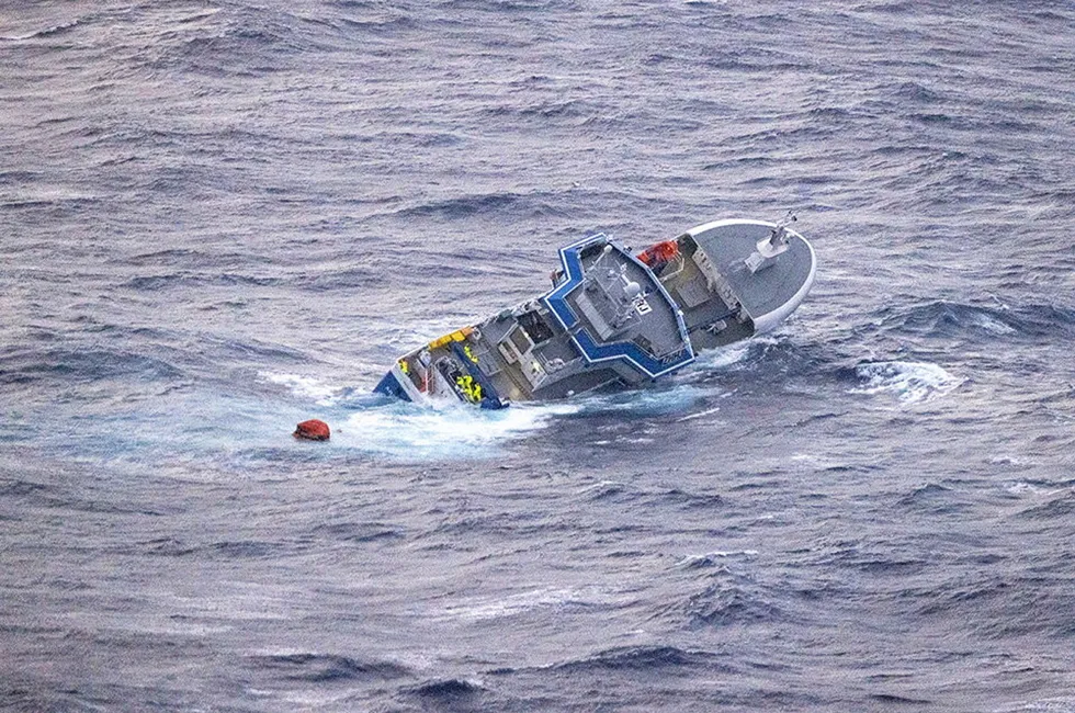 «Argos Georgia» ble evakuert etter at den tok inn vann.