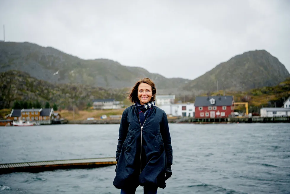 Daglig leder Line Ellingsen i Ellingsen Seafood driver lakseslakteri på øya Skrova i Lofoten.