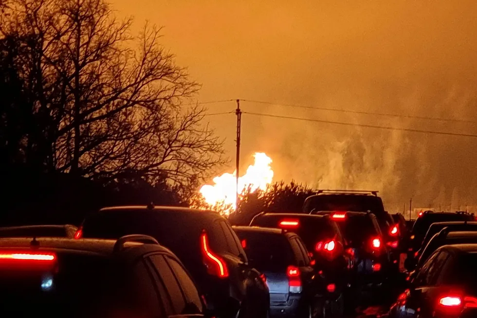 En eksplosjon rammet fredag ettermiddag en gassrørledning som går mellom Litauen og Latvia. Distriktsordføreren Gintautas Geguzinskas har publisert bilder på Facebook.