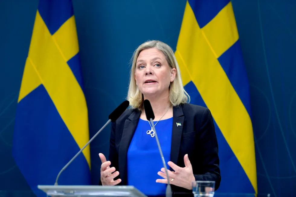 Sveriges statsminister Magdalena Andersson på pressemøte i Stockholm lørdag. - Russland fører en energikrig for å splitte oss, sa hun.