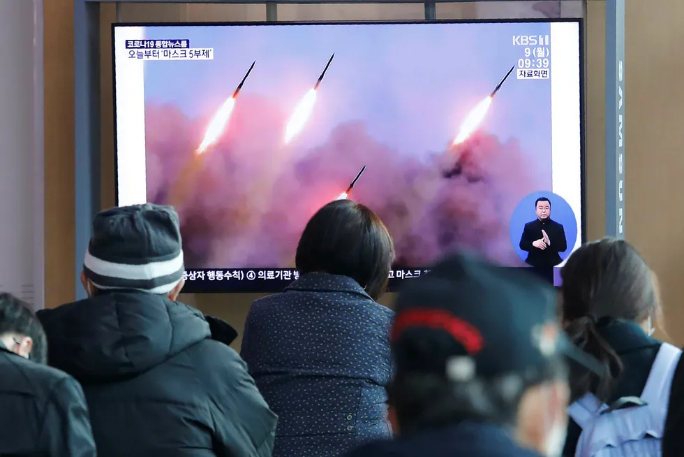 Nord-Korea har på nytt sendt opp raketter, melder det sørkoreanske forsvaret. Dette skjer en uke etter at Nord-Korea sist skal ha skutt opp to kortdistanseraketter.