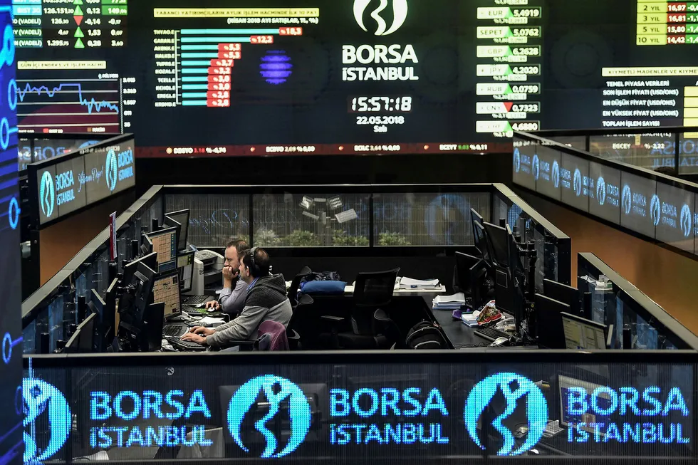 Spenningen på børsen her i Istanbul er nedadgående, i takt med at liraen de siste ukene har falt kraftig. Foto: Ozan Koze/AFP/NTB Scanpix