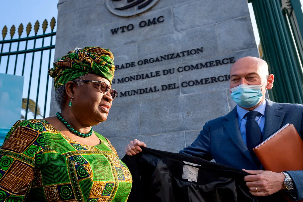 Den nye WTO-sjefen, Ngozi Okonjo-Iweala, ankommer hovedkvarteret i Genève i Sveits 1. mars.