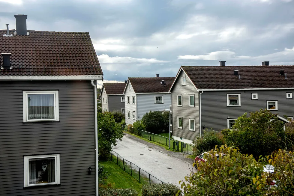 Kjøp av bolig er mange nordmenns viktigste investering, men mange har høyere rente på sine boliglån enn det de kunne ha forhandlet frem. Her fra et boligområde i Moss. Foto: Fartein Rudjord
