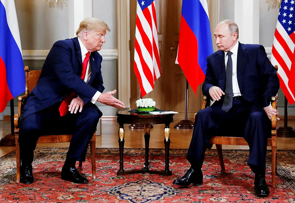 Den amerikanske presidenten, Donald Trump (til venstre) og den russiske presidenten Vladimir Putin møtes i Helsingfors i Finland mandag 16 juli. Foto: Kevin Lamarque/Reuters/NTB Scanpix