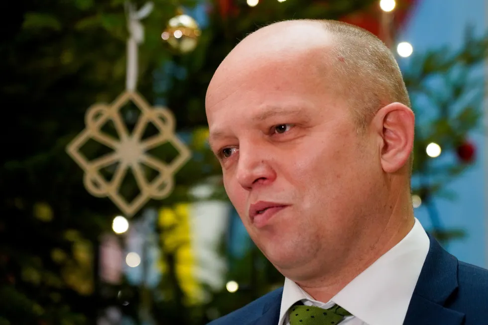 Finansminister Trygve Slagsvold Vedum (Sp) sier at det ikke vil bli gitt konsesjon til en tredje strømkabel fra Norge til utlandet.