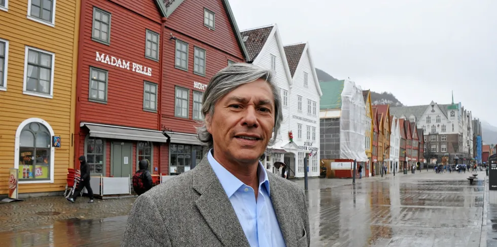 José Ramón Gutiérrez er styreleder i Multi X. Han var én av tre gründere av selskapet i 1984. Bildet er tatt på Bryggen i Bergen.