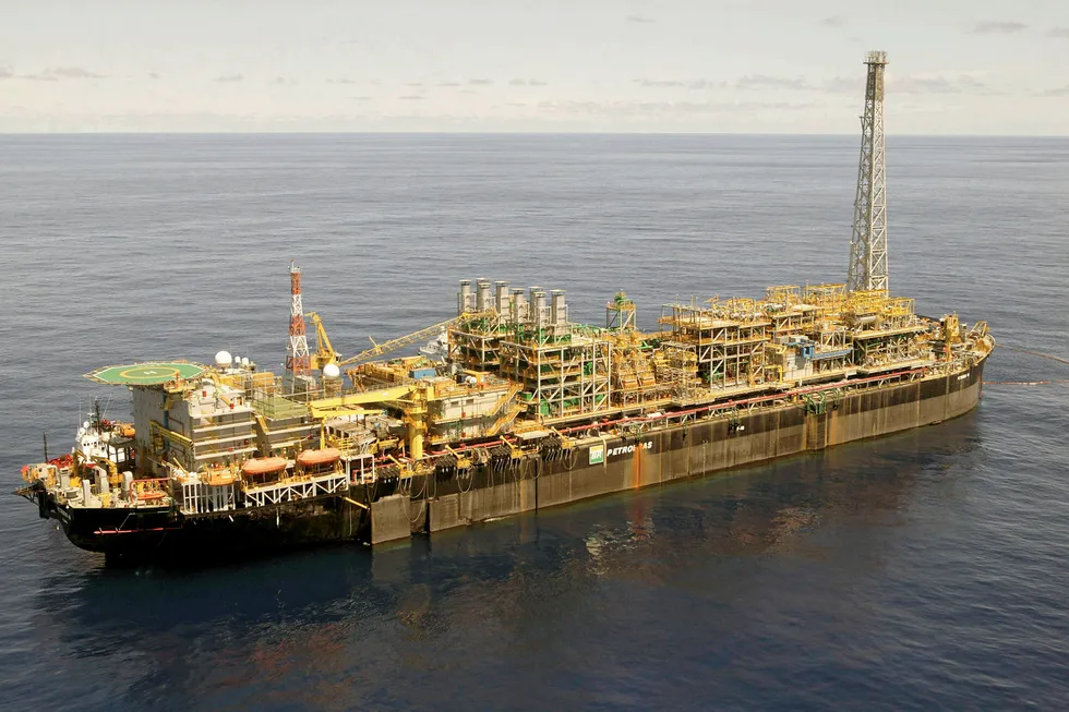 Maintenance work: the P-43 FPSO operating in the Barracuda-Caratinga field off Brazil