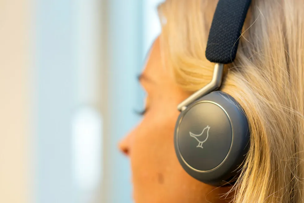 Libratone Q Adapt On-Ear. Libratones første hodetelefoner både ser bra ut og har god lydkvalitet. Foto: Magnus Eidem