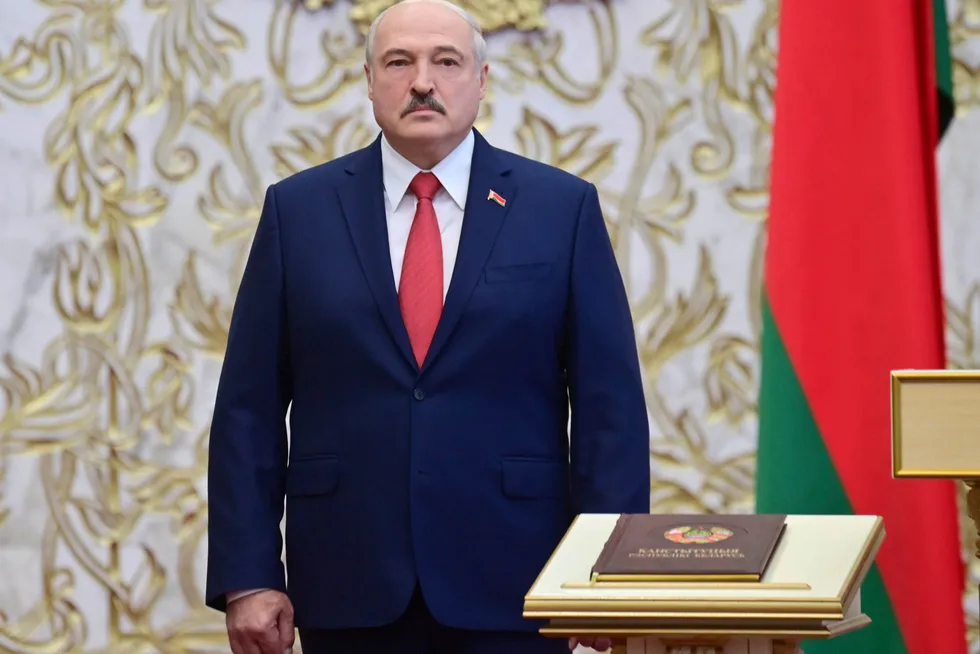 Europas siste diktator Aleksandr Lukasjenko bryr seg lite om nye sanksjoner.