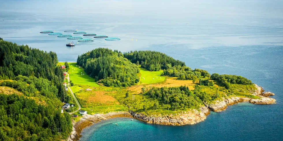 En av Nova Seas lakselokaliteter på Helgeland. Selskapet ønsker at den nye grunnrenteskatten ikke innføres før i 2024.