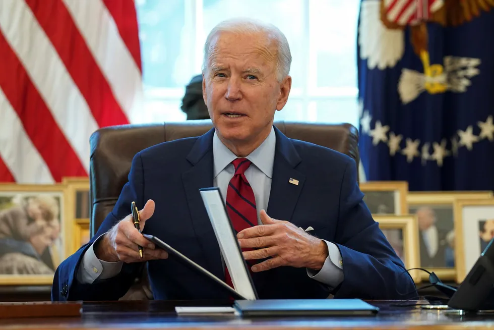 President Joe Biden gir signal om å være tøff i Kina-politikken. Nå blir han advart.