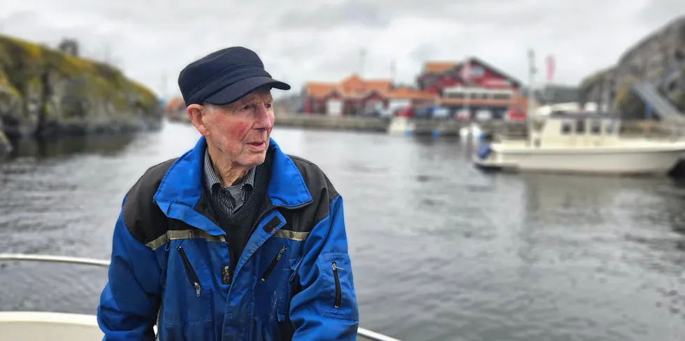 Per Kristensen (96) har fisket i hele livet. Nå gleder han seg til våren, og at makrellen snart er tilbake i fjorden.
