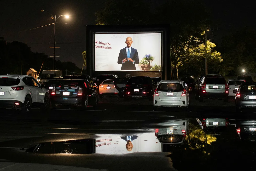 I Boston ble tidligere Barack Obamas tale til demokratenes landsmøte vist på storskjerm og mange parkerte på den store drive in-kinoen for å høre på hans oppgjør med Donald Trump.