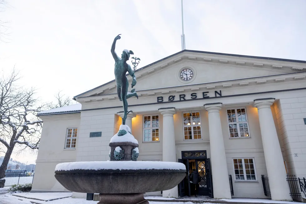 Oslo Børs falt nesten én prosent tirsdag.