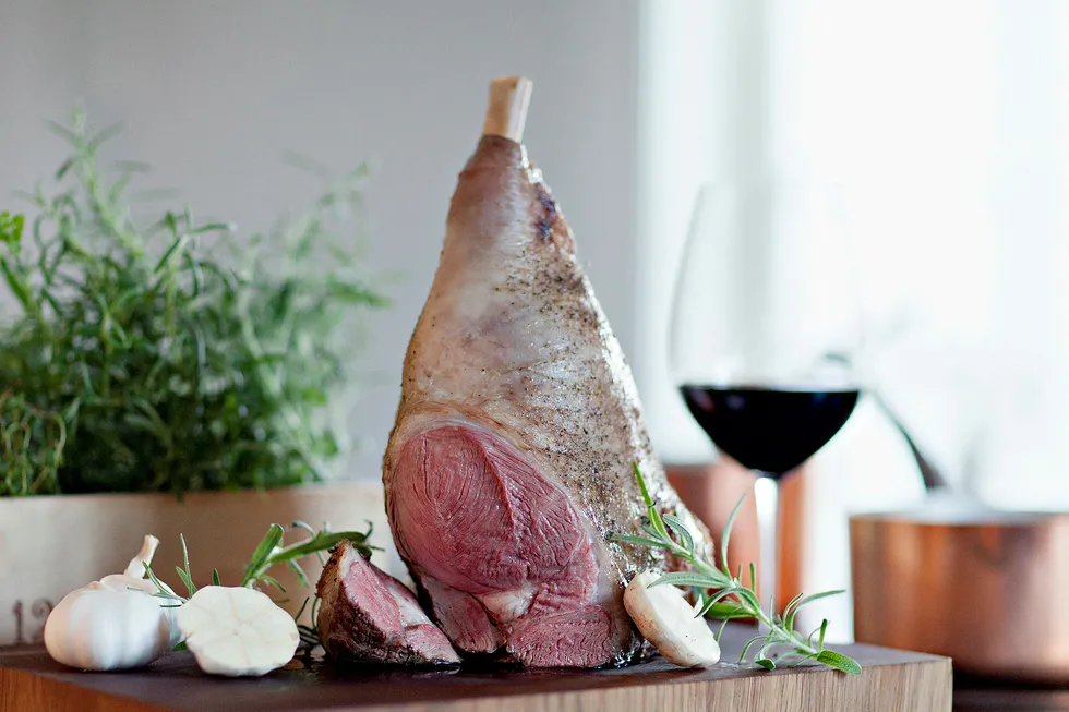 Samspill. Lammekjøttet har mye egensmak og fett, noe som krever viner med sterk karakter. Foto: Sune Eriksen