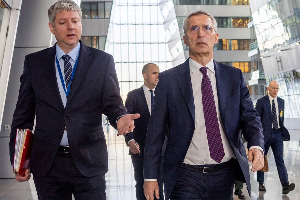 Stian Jenssen har hatt en pakt med Jens Stoltenberg om at han skal være ved hans side helt til Nato-sjefen slutter. Nå er de begge på vei ut, til hver sine jobber.