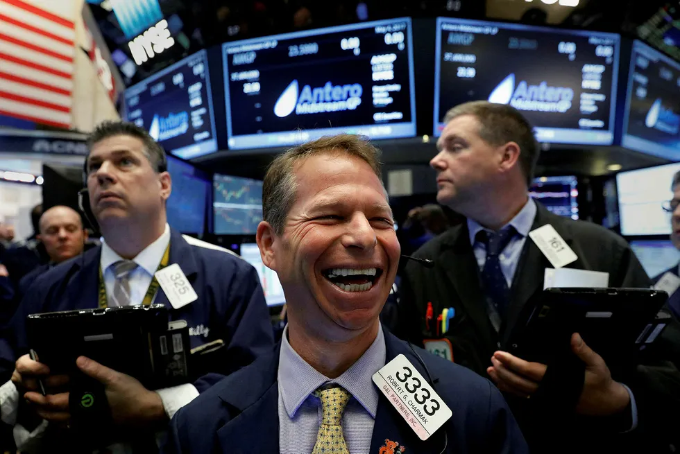 All smiles: crude makes big weekly gains