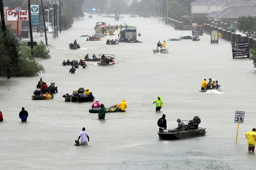 Ekstremvær koster verden ekstreme summer. Her fra orkanen Harveys herjinger i Houston i USA. Foto: David J. Phillip/AP photo/NTB scanpix