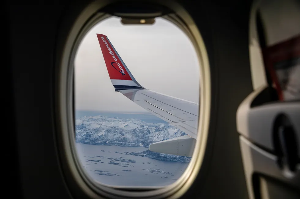 Norwegian flyr ennå med et svært begrenset ruteprogram med ti fly, og planlegger for ny start mot sommeren. Her fra innflyvning til Evenes i Nordland.