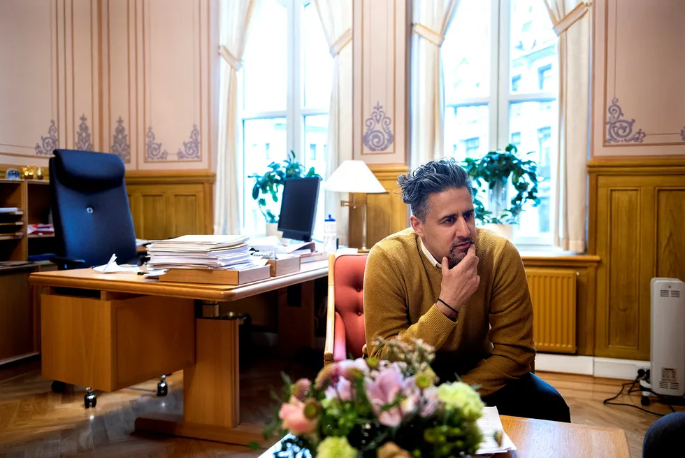 Venstre-topp Abid Raja ønsker at Venstre skal få næringsministerposten som i dag er besatt av Høyres Torbjørn Røe Isaksen.