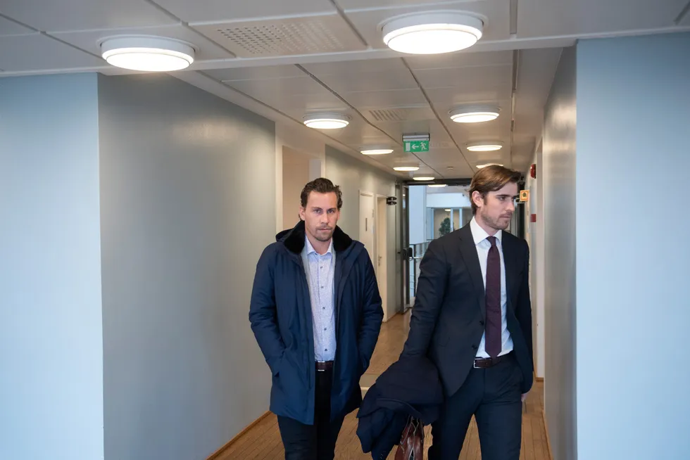 Rune Johannessen (til venstre) møtte i retten i 2019 sammen med sin advokat Alexander Greaker. I april skal de igjen i retten sammen. Denne gangen i forbindelse med en tiltale mot Johannessen for grovt bedrageri.