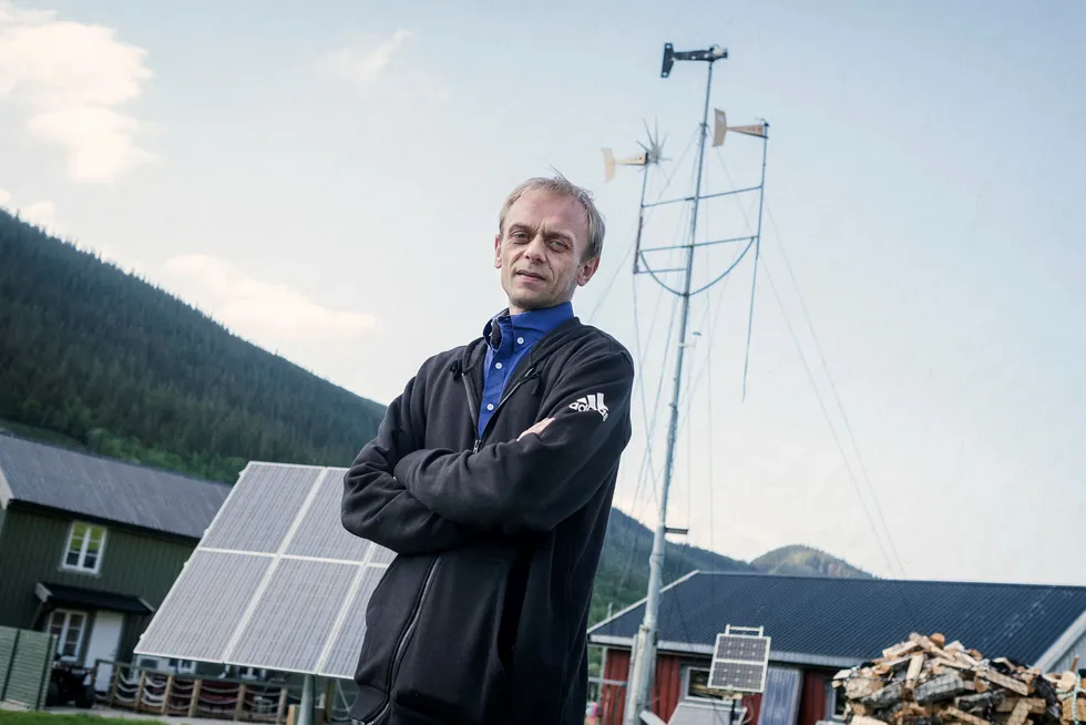 Siden 2011 har Tore Neverås produsert sin egen strøm.