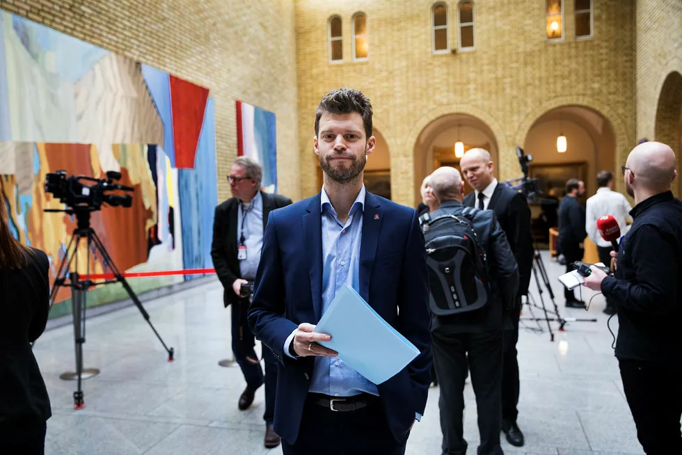 Bjørnar Moxnes sitter alene på Stortinget for Rødt, men er tungt involvert i flere store saker. Foto: Per Thrana