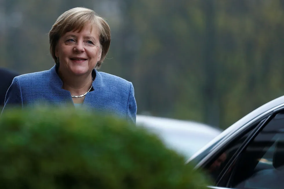 Stort press på Merkel til å lykkes med regjeringsforhandlinger