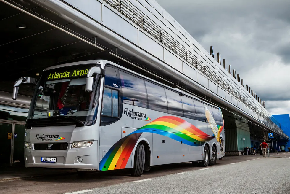 Vy overtok Flygbussarna den 1. mars. Selskapet hadde da over 85 heleide busser og nesten 450 medarbeidere.