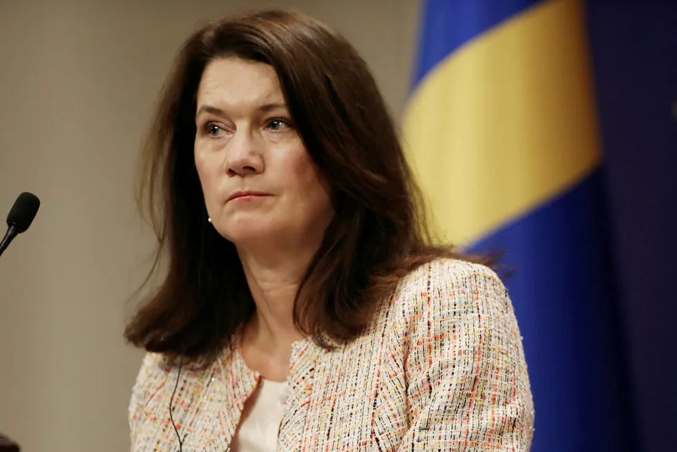 Sveriges utenriksminister Anne Lindes departement har tatt opp saken med tankesmien IPI.