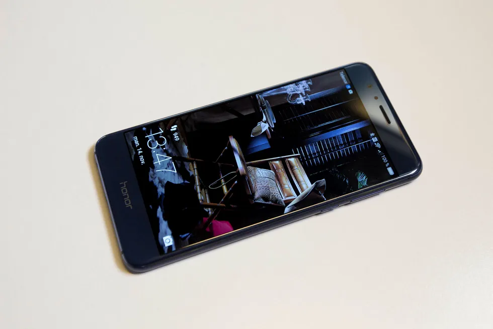 Huawei Honor 8 gir mye smarttelefon for pengene. Foto: Magnus Eidem