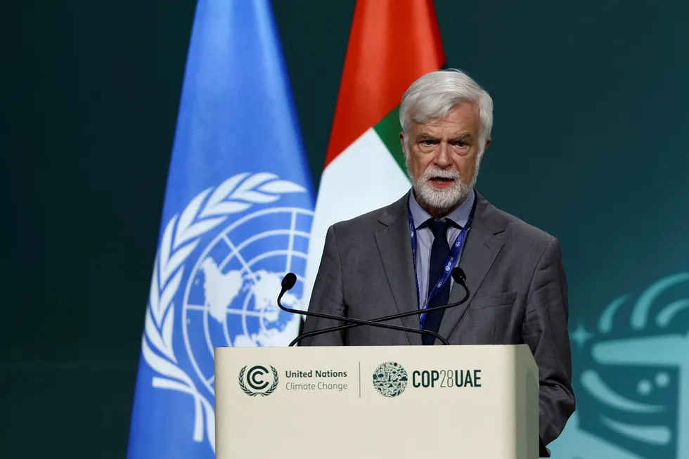 Det er nok tryggere å stole på FNs klimapanel også her, skriver Øystein Sjølie. Klimapanelets leder Jim Skea her på klimatoppmøtet i Dubai før jul.