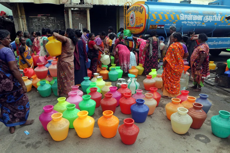 Drikkevann må nå kjøres inn med tankbiler til Indias 6. største by Chennai.