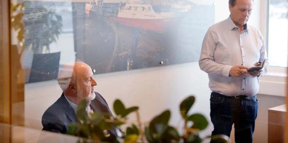 Nils Martin Williksen (til venstre) og Harry Bøe før generalforsamlingen torsdag.