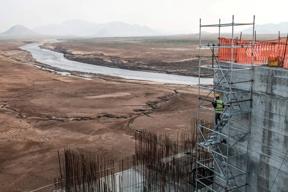 Statsminister Ahmed Abyi vil gjennom Grand Ethiopian Renaissance Dam skape energi og strøm til sine over 110 millioner innbyggere, skriver artikkelforfatteren.
