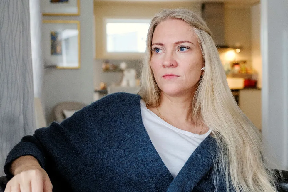 Lill Sverresdatter Larsen, forbundsleder i Norsk Sykepleierforbund mener helsepersonell fra Sverige må koronatestes før de begynner å jobbe i norske sykehus.
