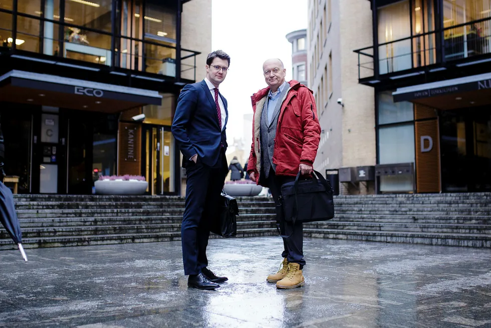 Tor-Erik Baksås (til venstre) og Per Lykke fra Telemarks fylkeskommunes kontrollorgan møtte Økokrim tirsdag. Foto: Nicklas Knudsen
