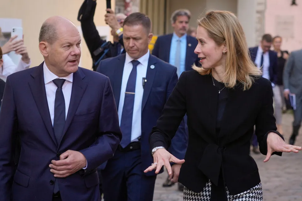 Plaget kansler. Tysklands forbundskansler Olaf Scholz på tur vekk fra hjemlige problemer, traff statsminister Kaja Kallas i Estland fredag.