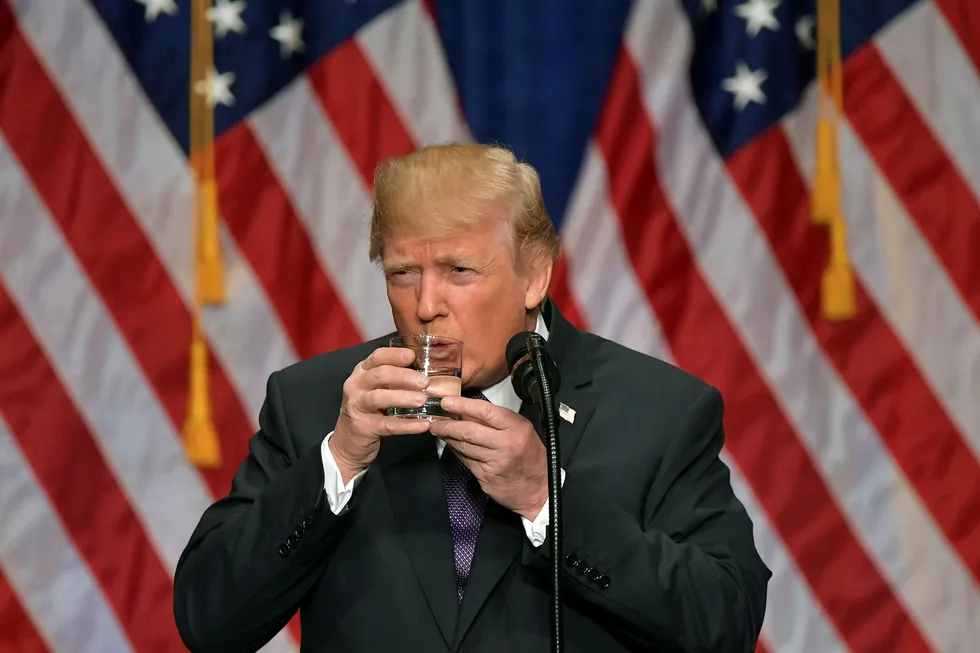 USAs president Donald Trump ble tørst da han langet ut i øst og vest under presentasjonen av sin nasjonale sikkerhetsstrategi i Washington sent mandag. Foto: Mandel Ngan/AFP Photo/NTB Scanpix