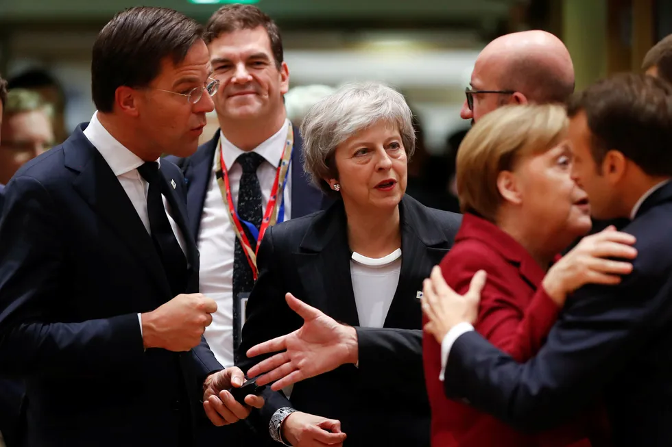 Storbritannias statsminister Theresa May (midt i bildet) fikk det ikke som hun ønsket da hun møtte de andre regjeringssjefene i EU til toppmøte i Brussel.