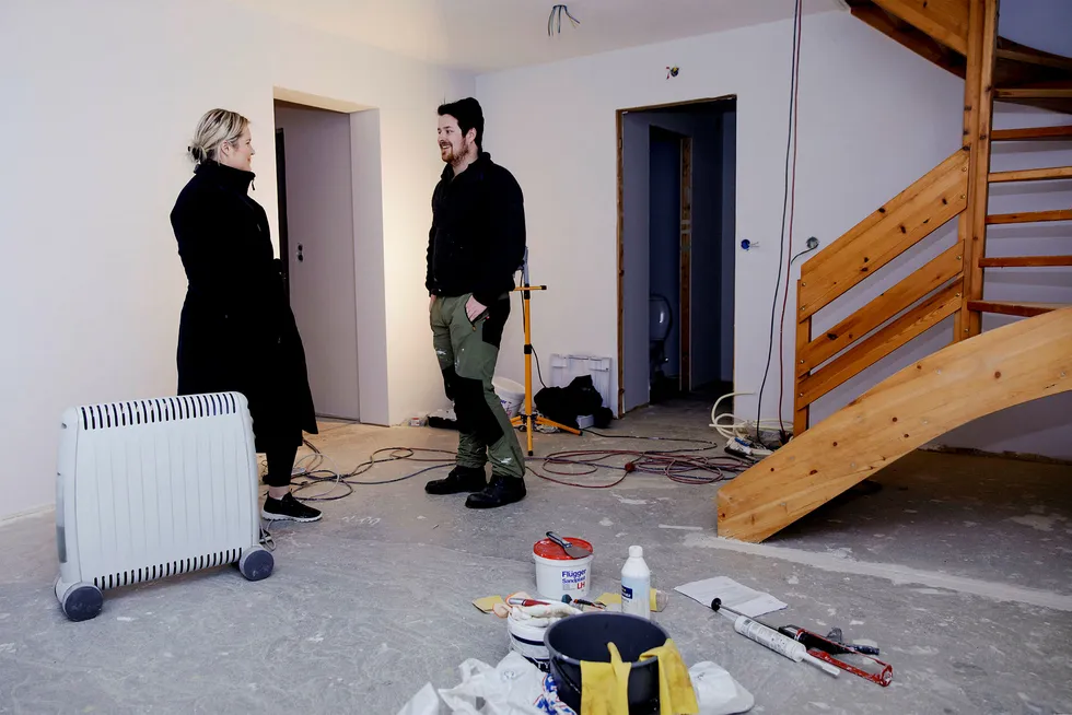 Mari Almaas (24) og Kristian Monsen (26) håper på å være innflytningsklare i mars etter å ha pusset opp sin nykjøpte bolig.