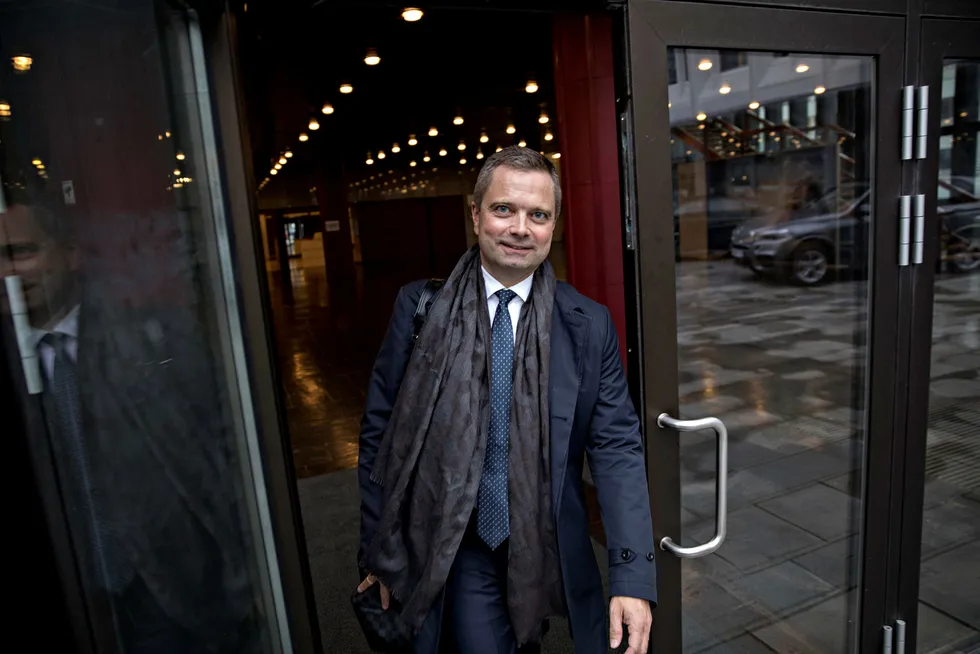– Det er i hvert fall ingenting som uroer julefeiringen, sier investor Harald Espedal. Den tidligere Skagen-forvalteren har kjøpt seg jevnt og trutt opp i aksjemarkedet gjennom børsuroen.