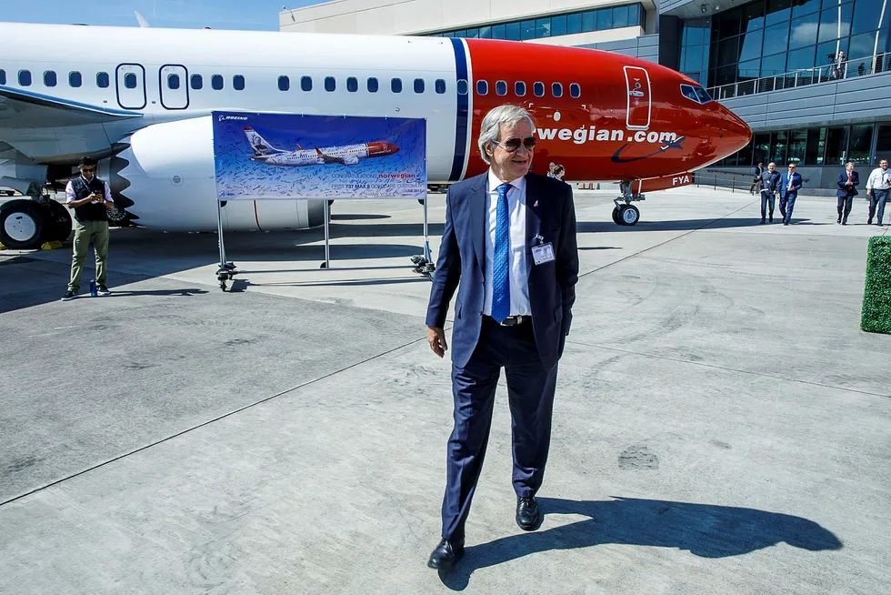 Norwegian-sjef Bjørn Kjos tok imot første Boeing 737 Max i Seattle i 2017. Flyforbudet for denne flytypen påfører nå Norwegian store tap og frem mot august tror selskapet at regningen blir på opp mot 500 millioner kroner.