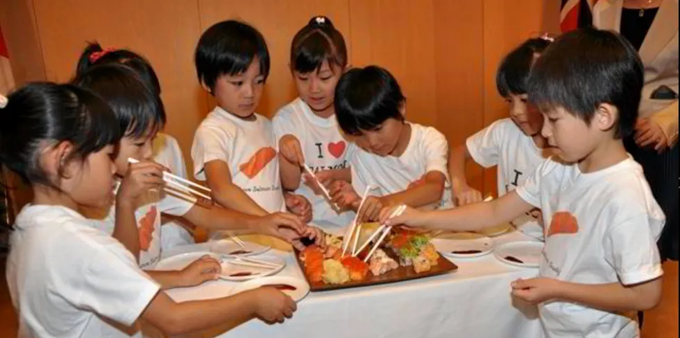I oktober 2010 var det storstilt feiring på den norske ambassaden i Tokyo. Japanske og norske aktører markerte 30 år med norsk laks i Japan og starten på sushieventyret. En besøkende barnehageklasse satte ekstra spiss på arrangementet.